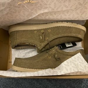 hey dude Wally’s size 10